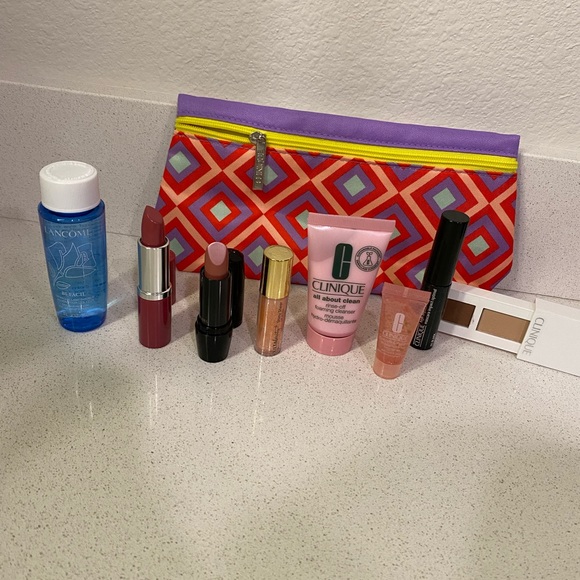 Assorted makeup and skin care products - Picture 2 of 8